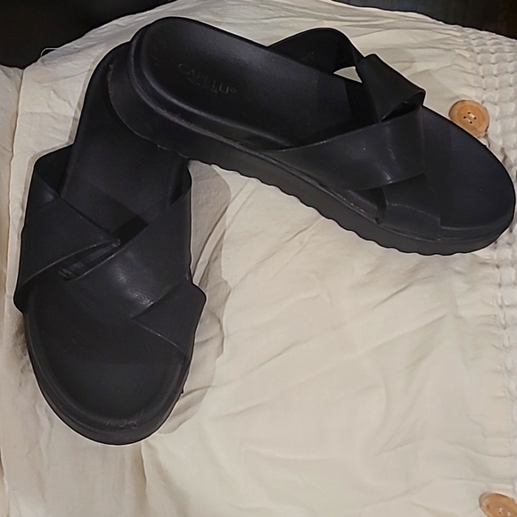 Capelli of New York Shoes - black platform flip flops
